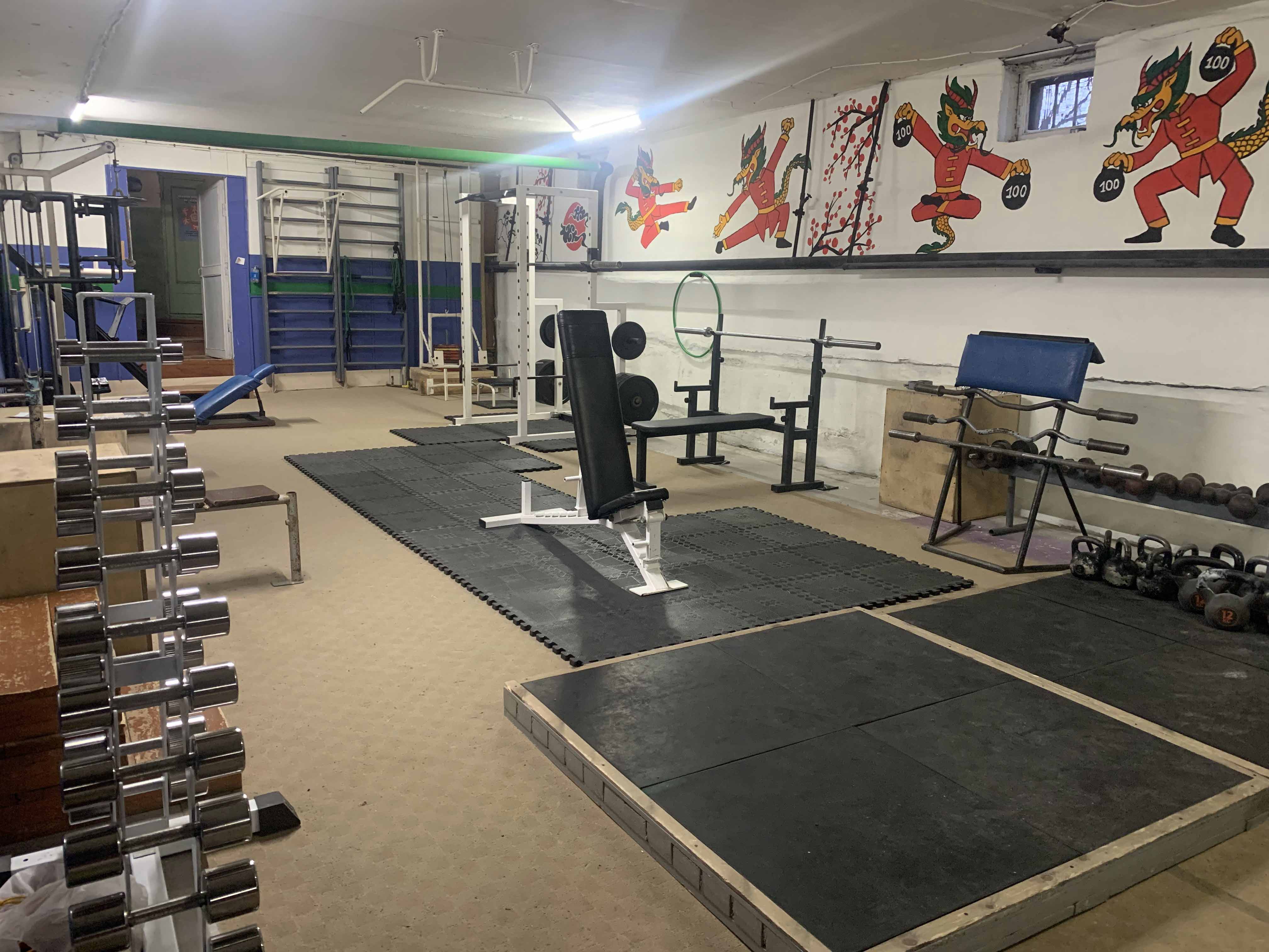 Тренажерный зал спортивного клуба Лидер